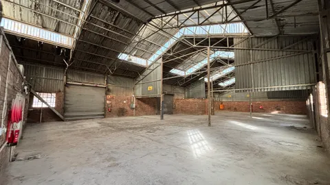 114 Orange Road, Akasia